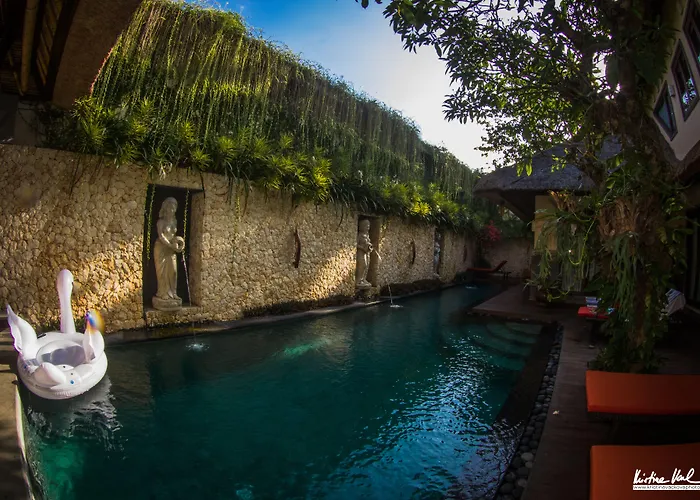 Manzelejepun & Pavilion Hotel 4*